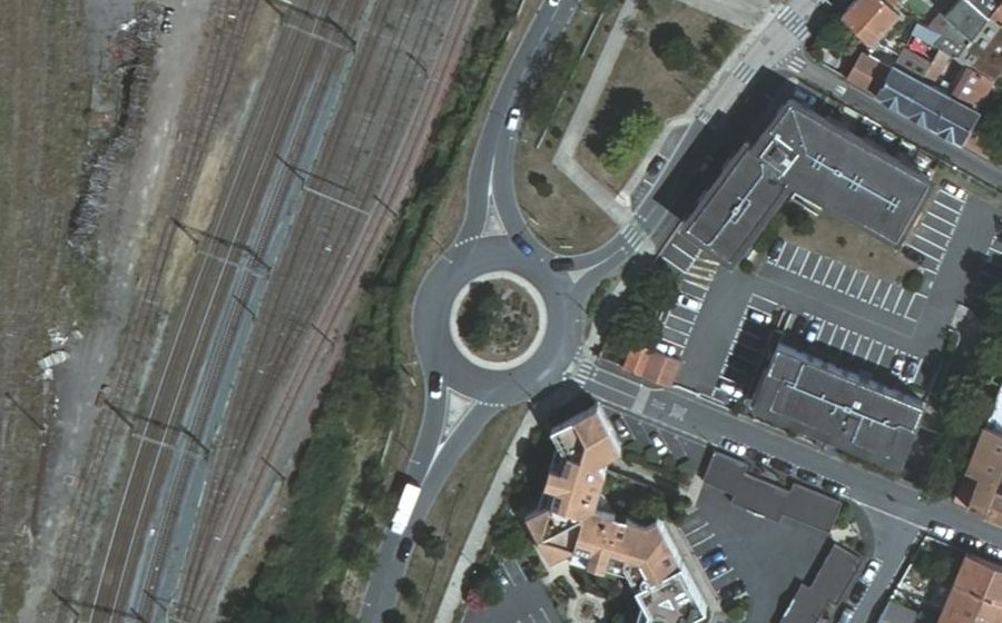 Vue aérienne du Rond-point anonyme n°170079188