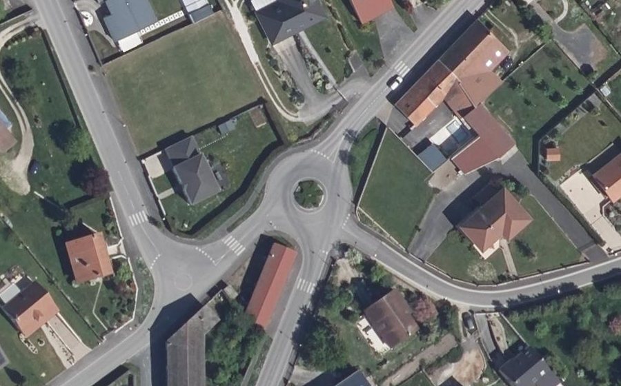 Vue aérienne du Rond-point anonyme n°170106427