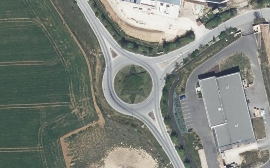 Vue aérienne du Rond-point anonyme n°170134110