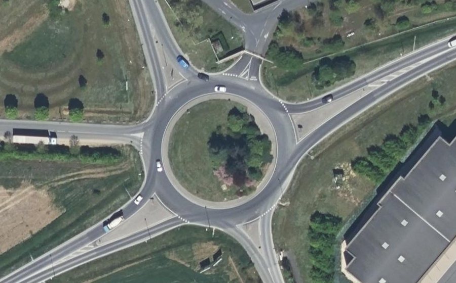 Vue aérienne du Rond-point anonyme n°170134114