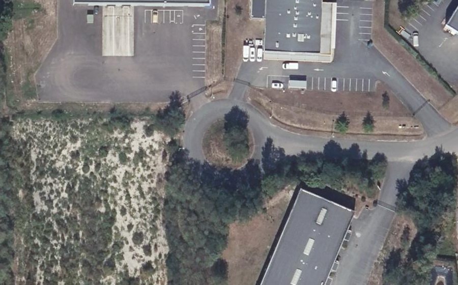 Vue aérienne du Rond-point anonyme n°170143585