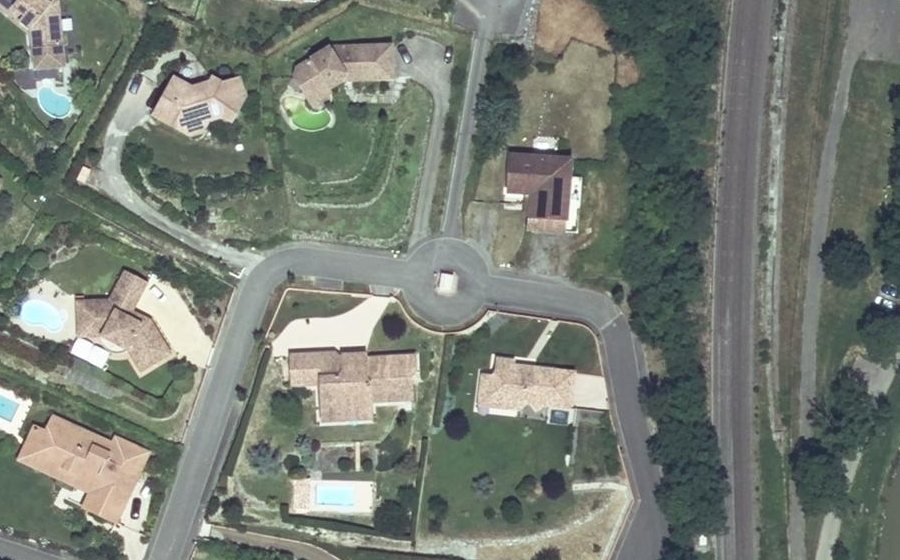 Vue aérienne du Rond-point anonyme n°170149937