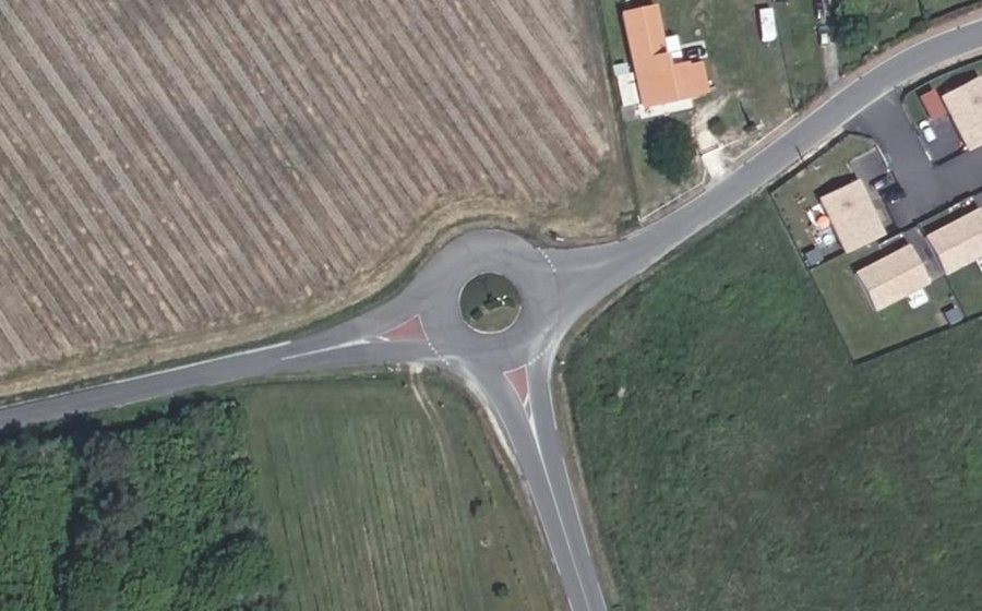 Vue aérienne du Rond-point anonyme n°170152766