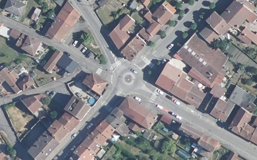 Vue aérienne du Rond-point anonyme n°170162300