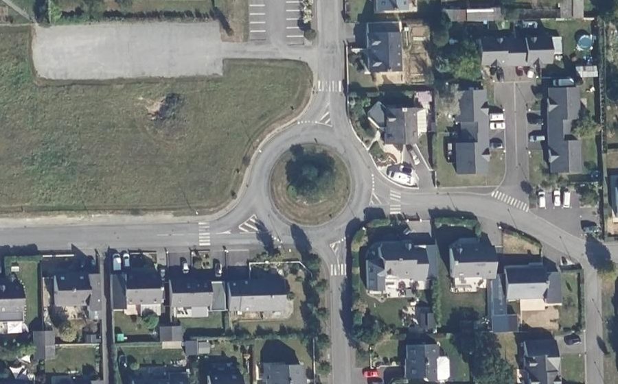 Vue aérienne du Rond-point anonyme n°170232423