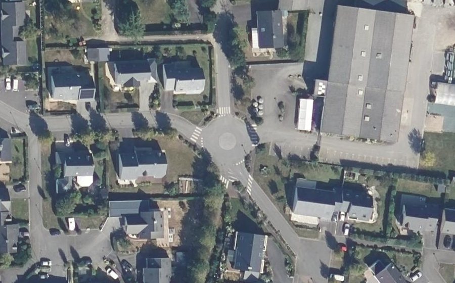 Vue aérienne du Rond-point anonyme n°170232887