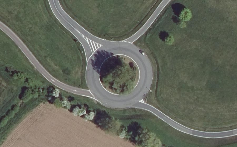 Vue aérienne du Rond-point anonyme n°170242031