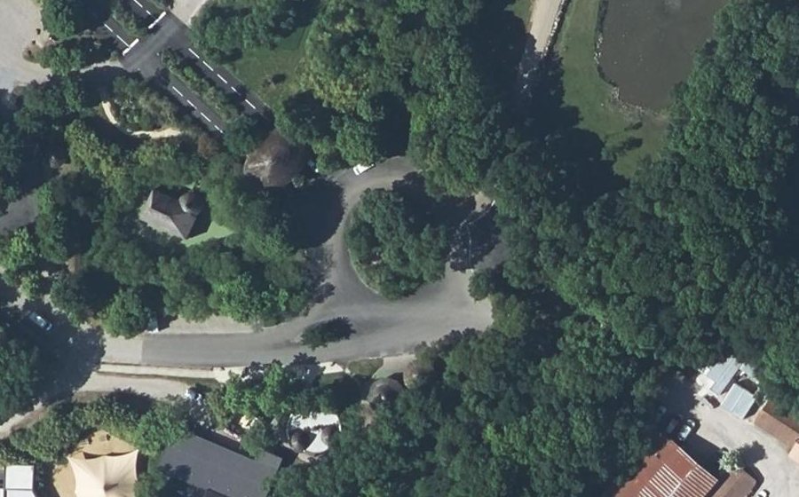 Vue aérienne du Rond-point anonyme n°170243197