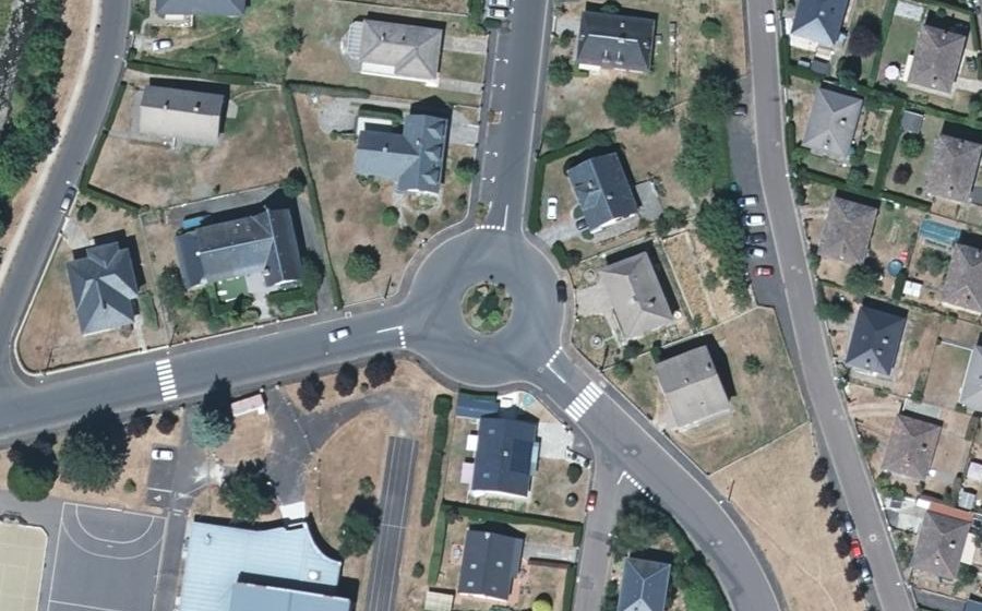 Vue aérienne du Rond-point anonyme n°170299465