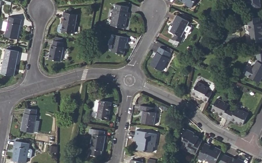 Vue aérienne du Rond-point anonyme n°170408912