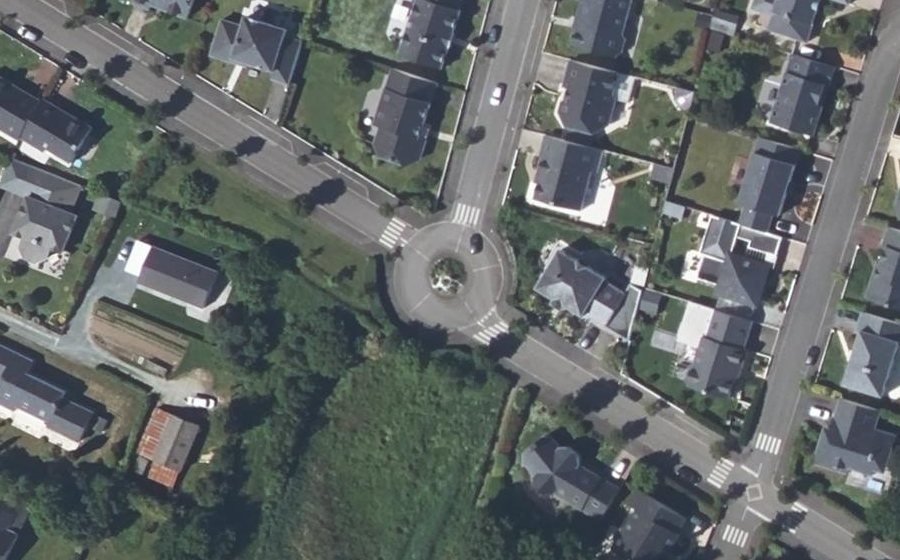 Vue aérienne du Rond-point anonyme n°170410904