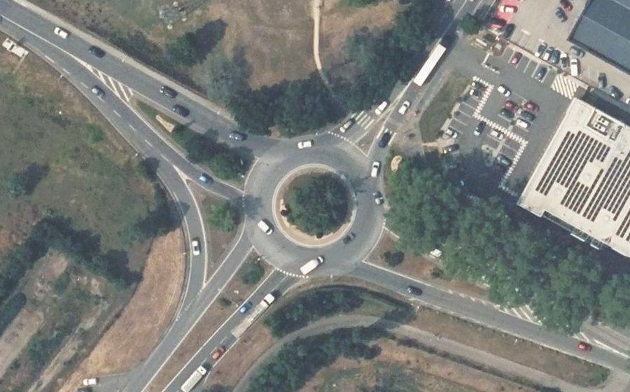 Vue aérienne du Rond-point anonyme n°17041674