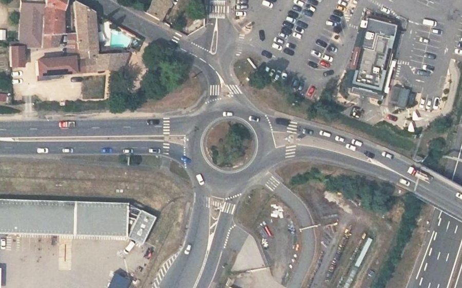 Vue aérienne du Rond-point anonyme n°17041675