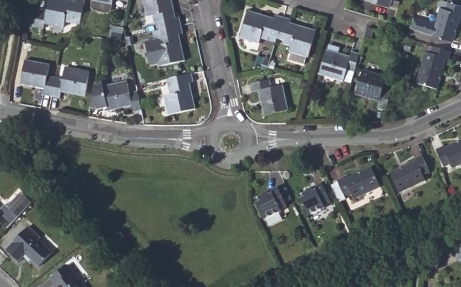 Vue aérienne du Rond-point anonyme n°170416977