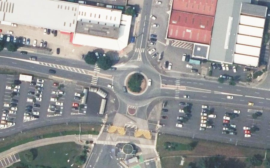 Vue aérienne du Rond-point anonyme n°17041698