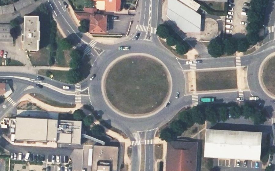 Vue aérienne du Rond-point anonyme n°17041714