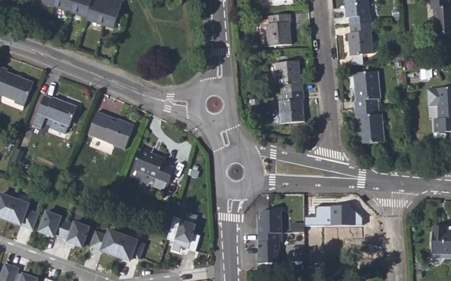 Vue aérienne du Rond-point anonyme n°170417846