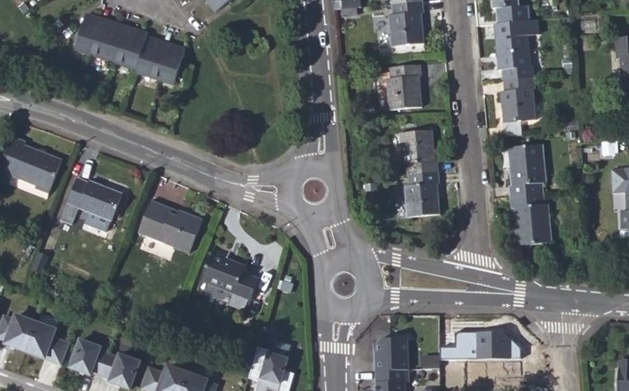 Vue aérienne du Rond-point anonyme n°170417847