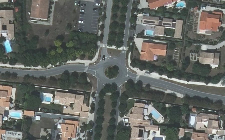 Vue aérienne du Rond-point anonyme n°170420609