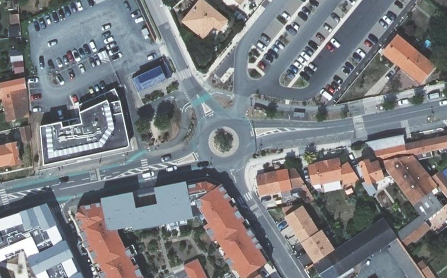 Vue aérienne du Rond-point anonyme n°170421388