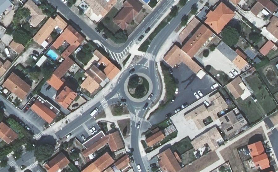 Vue aérienne du Rond-point anonyme n°170421390