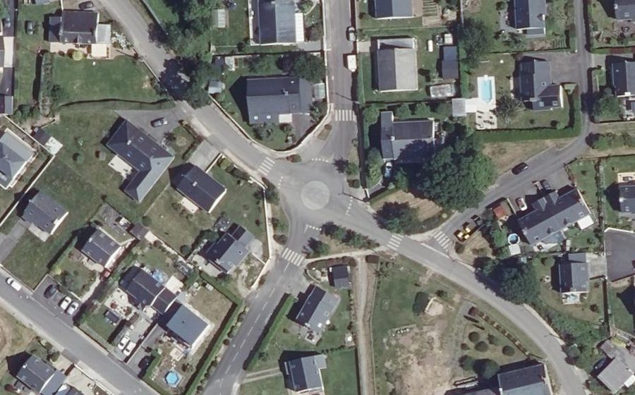 Vue aérienne du Rond-point anonyme n°170425252