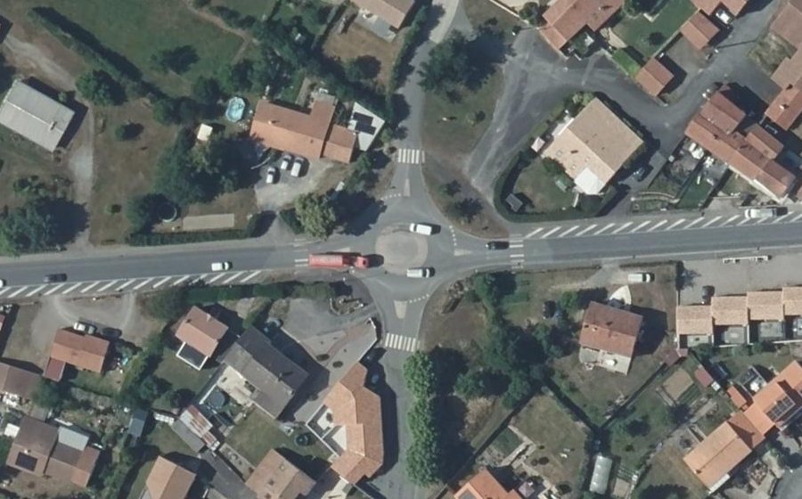 Vue aérienne du Rond-point anonyme n°170426927