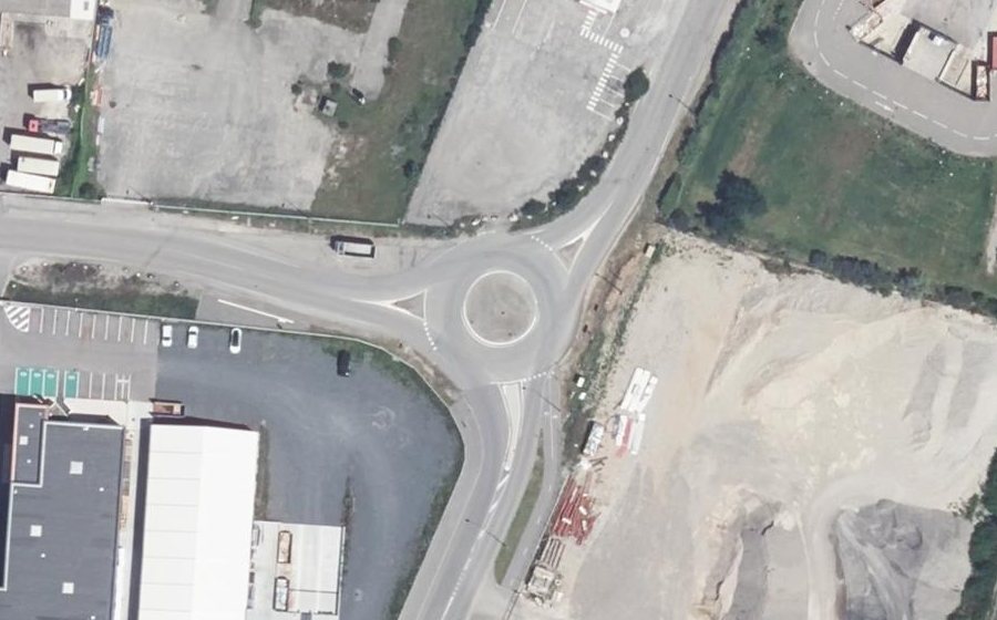 Vue aérienne du Rond-point anonyme n°170439119