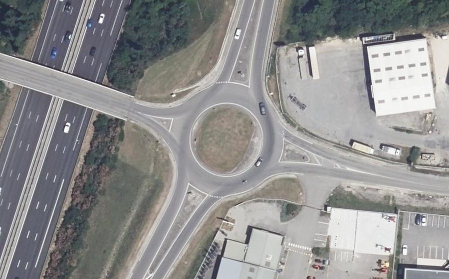 Vue aérienne du Rond-point anonyme n°170439121