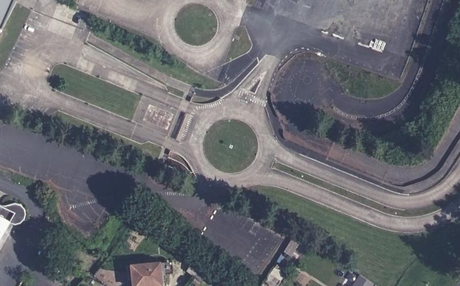 Vue aérienne du Rond-point anonyme n°170505076