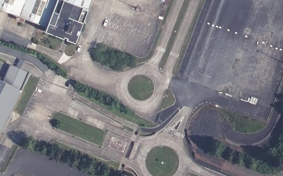 Vue aérienne du Rond-point anonyme n°170506023