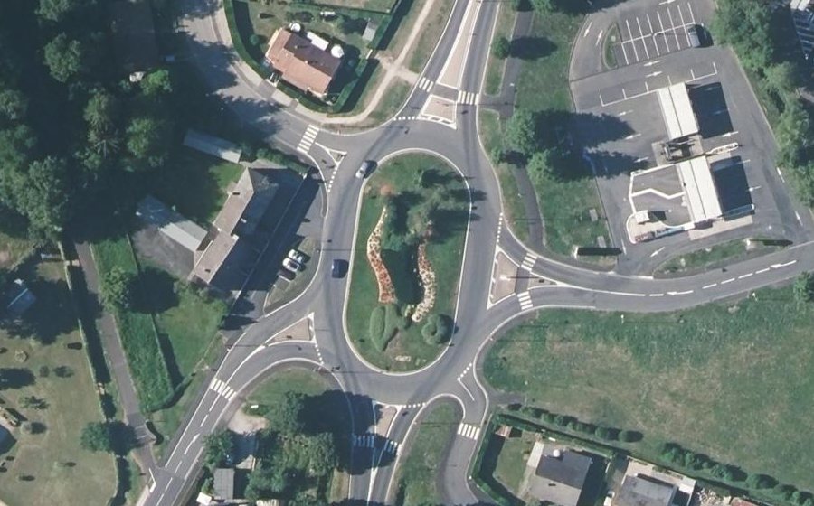 Vue aérienne du Rond-point anonyme n°170506083