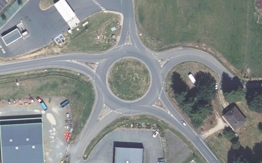 Vue aérienne du Rond-point anonyme n°170508459