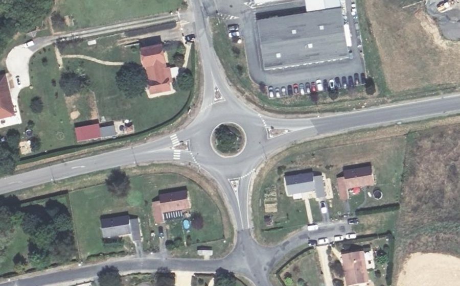 Vue aérienne du Rond-point anonyme n°170508460