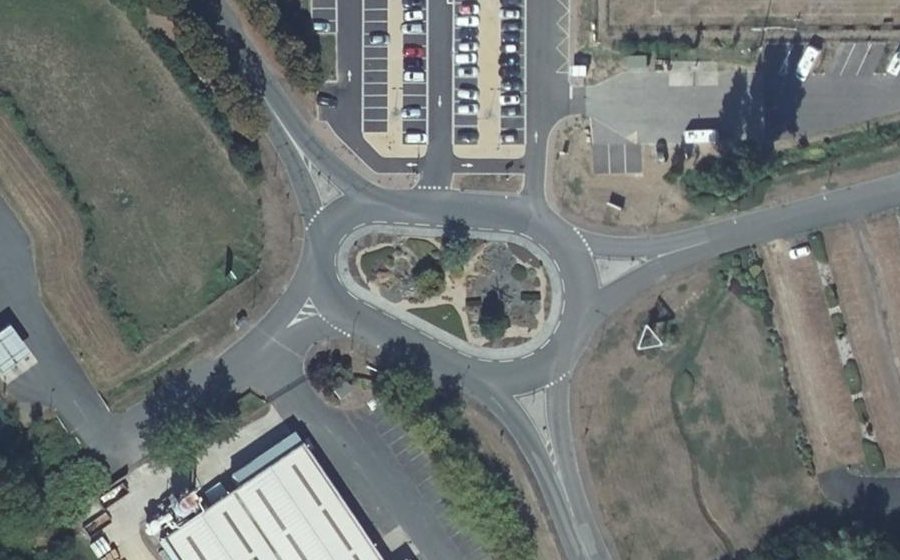 Vue aérienne du Rond-point anonyme n°170511476