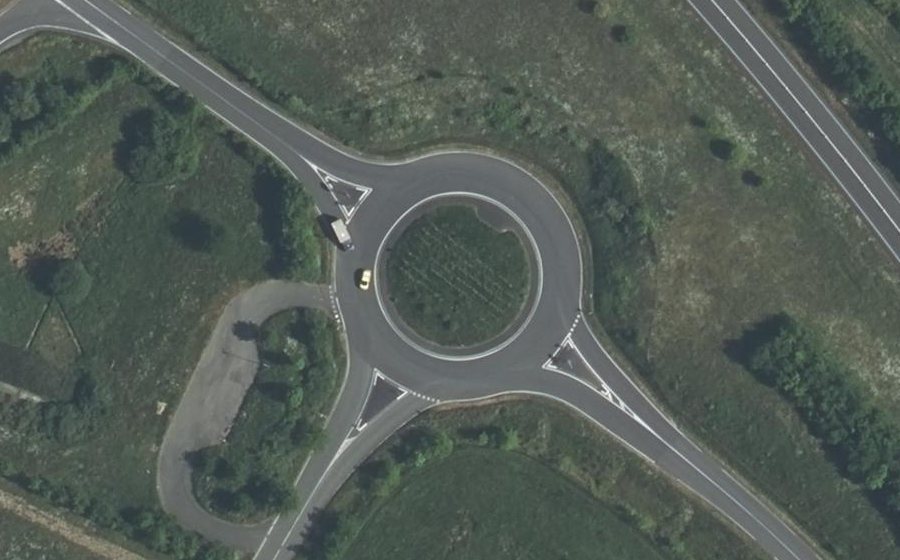 Vue aérienne du Rond-point anonyme n°170672155