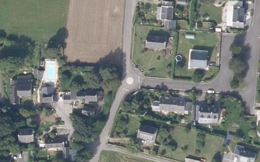Vue aérienne du Rond-point anonyme n°170710621