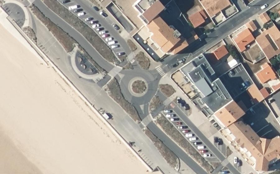 Vue aérienne du Rond-point anonyme n°170789921