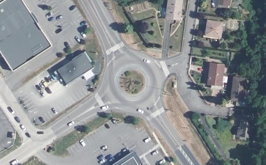 Vue aérienne du Rond-point anonyme n°170879100