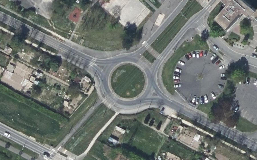 Vue aérienne du Rond-point anonyme n°170999065