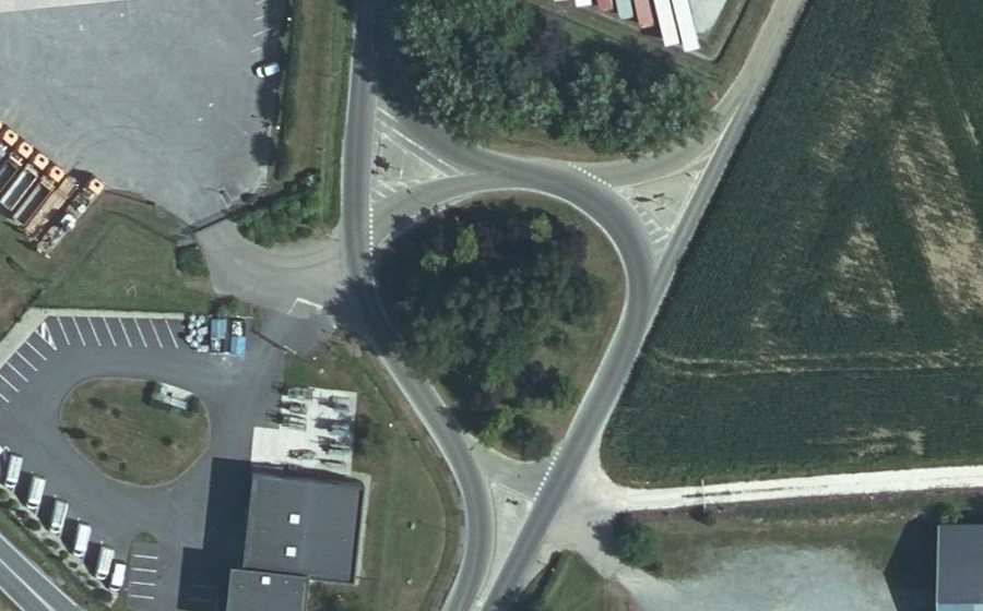 Vue aérienne du Rond-point anonyme n°171017356