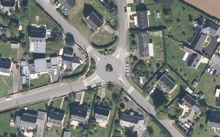 Vue aérienne du Rond-point anonyme n°171063773