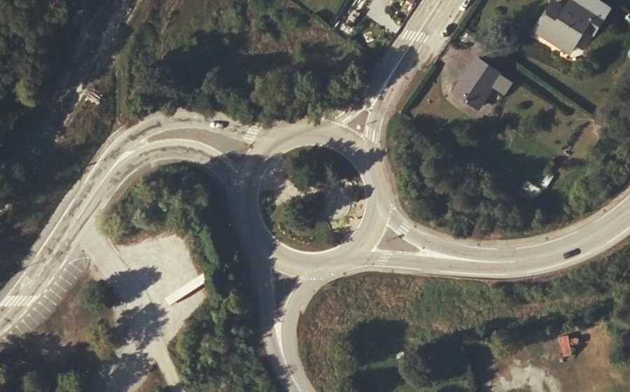 Vue aérienne du Rond-point anonyme n°171223699