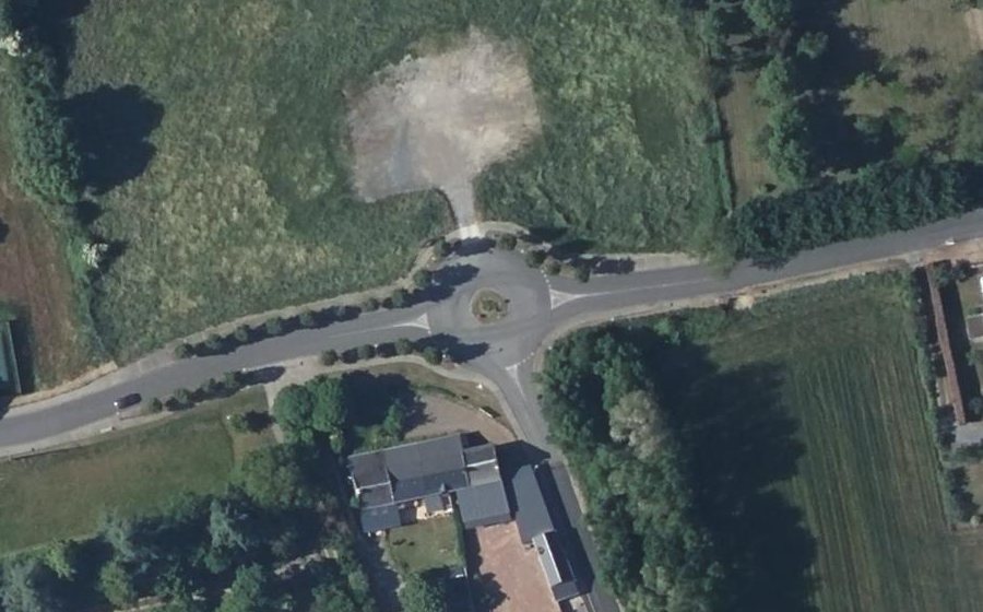 Vue aérienne du Rond-point anonyme n°171234698