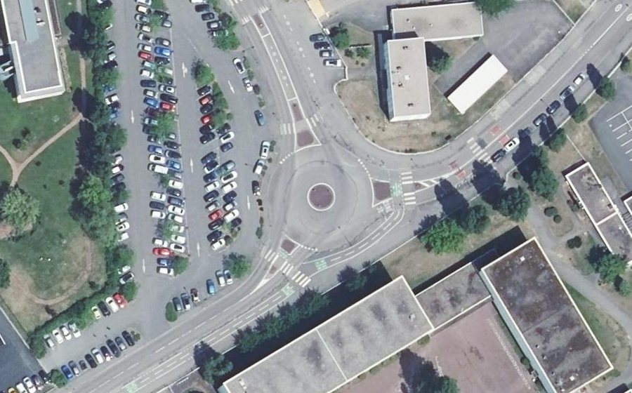 Vue aérienne du Rond-point anonyme n°171255090