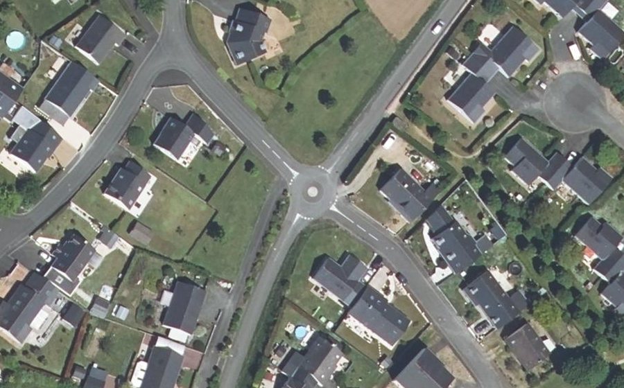 Vue aérienne du Rond-point anonyme n°171263469