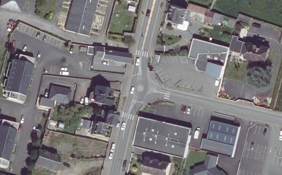 Vue aérienne du Rond-point anonyme n°171270748