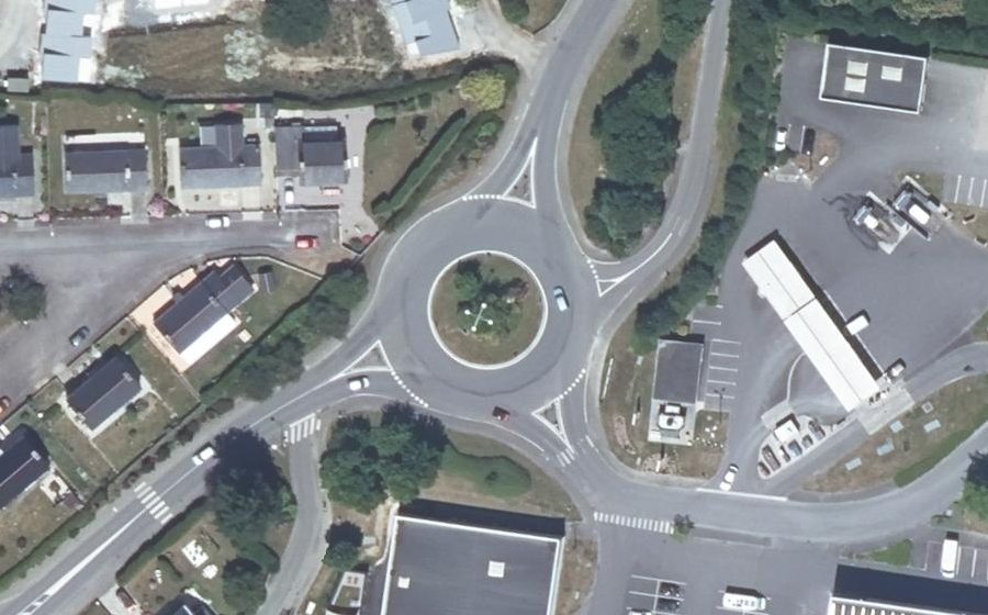 Vue aérienne du Rond-point anonyme n°171279090