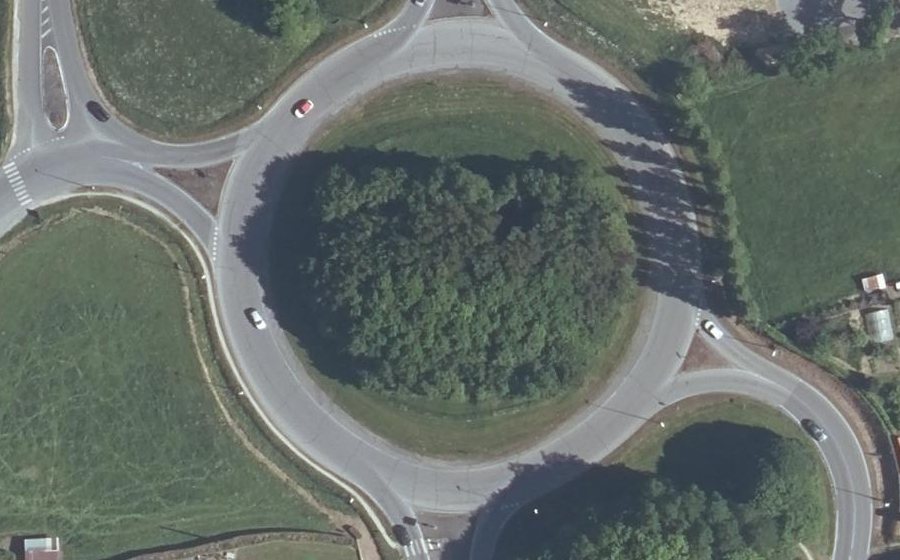 Vue aérienne du Rond-point anonyme n°171336757
