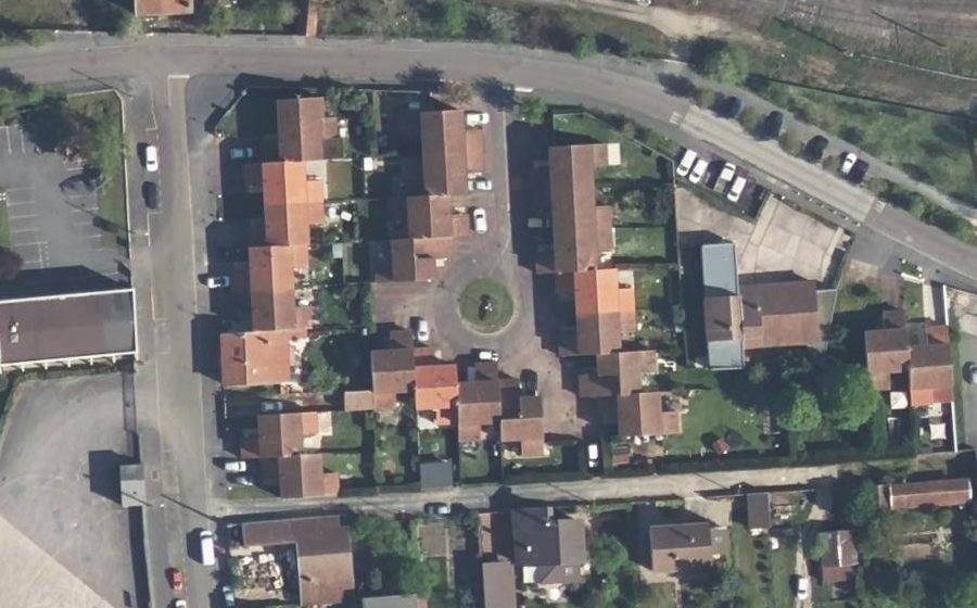 Vue aérienne du Rond-point anonyme n°171365197